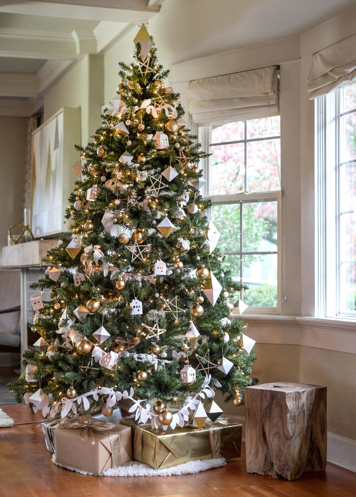 Какие новогодние ёлки могут создать в доме праздничное настроение?
