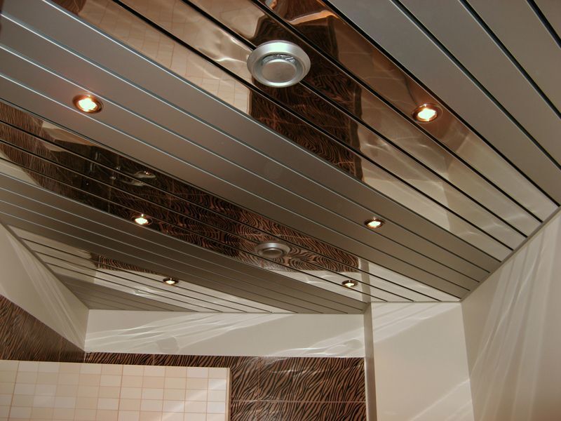 ​Стильное решение – зеркальный потолок в ванной. Как увеличить пространство в ванной комнате?