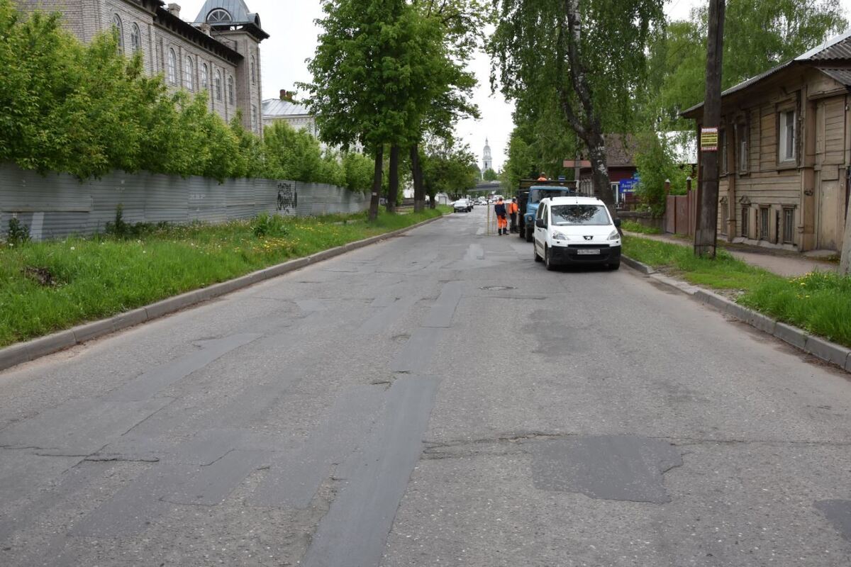 На улице Нижняя Дебря перед дорожным ремонтом приведут в порядок инженерные коммуникации