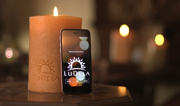 Первая в мире свеча, управляемая при помощи смартфона