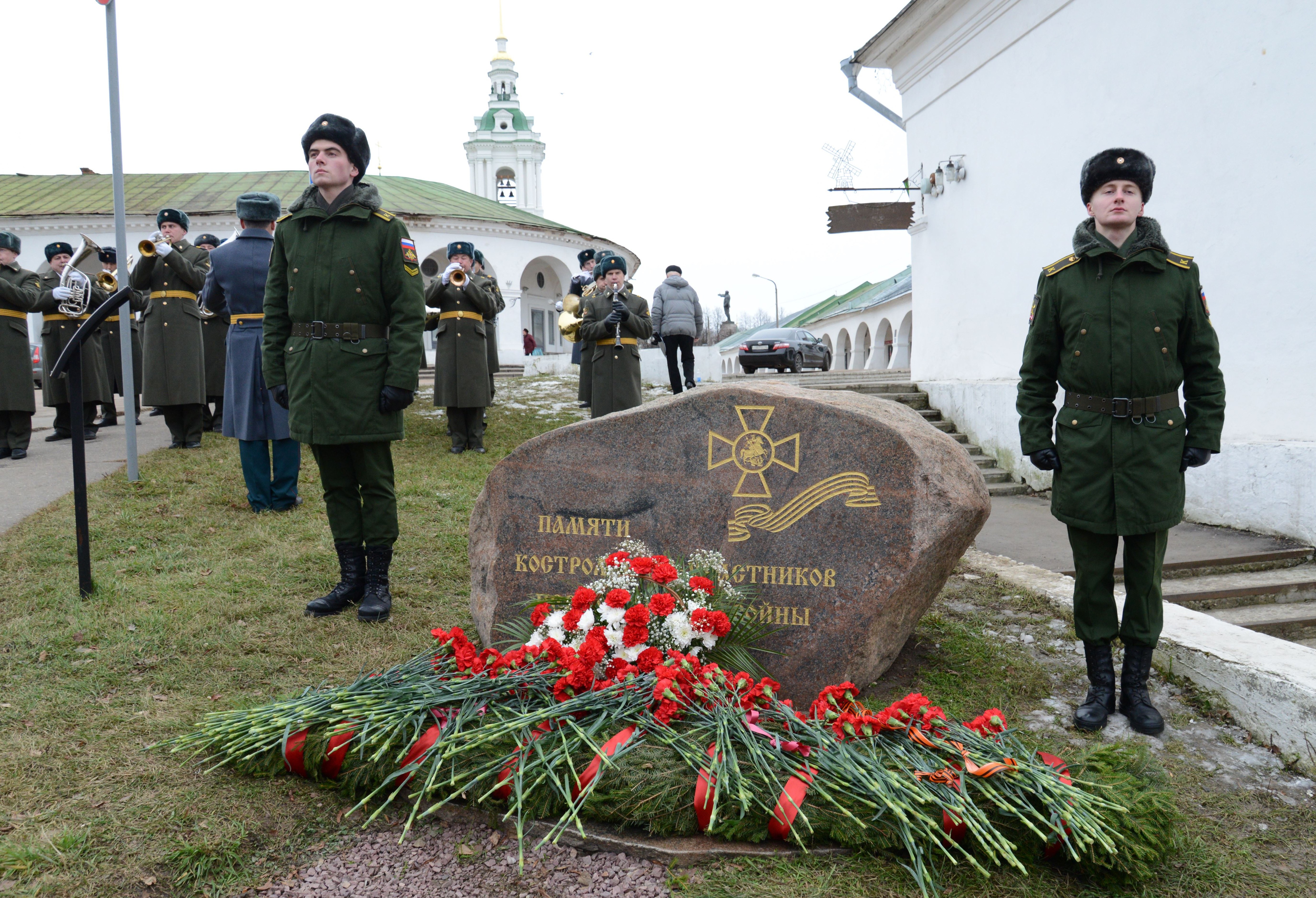 День героя фото. Памятник Василевскому в Костроме. 9 Декабря чествуют героев советского Союза. День героев Отечества памятник. Герои Костромы.