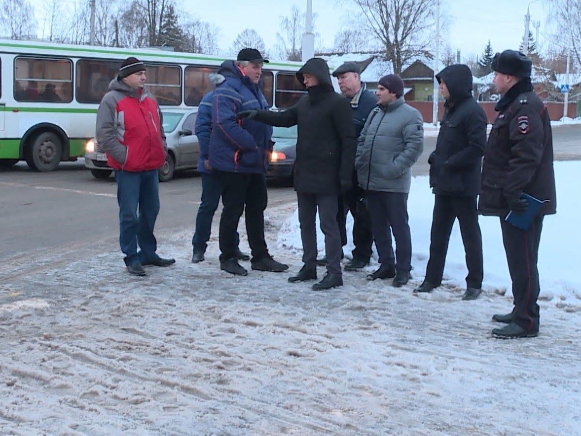 Едем кострома. Октябрьский Кострома. Перекресток Караваево Кинешемское шоссе. Морда жителя Костромы. Кострома Октябрьский посёлок ночью.