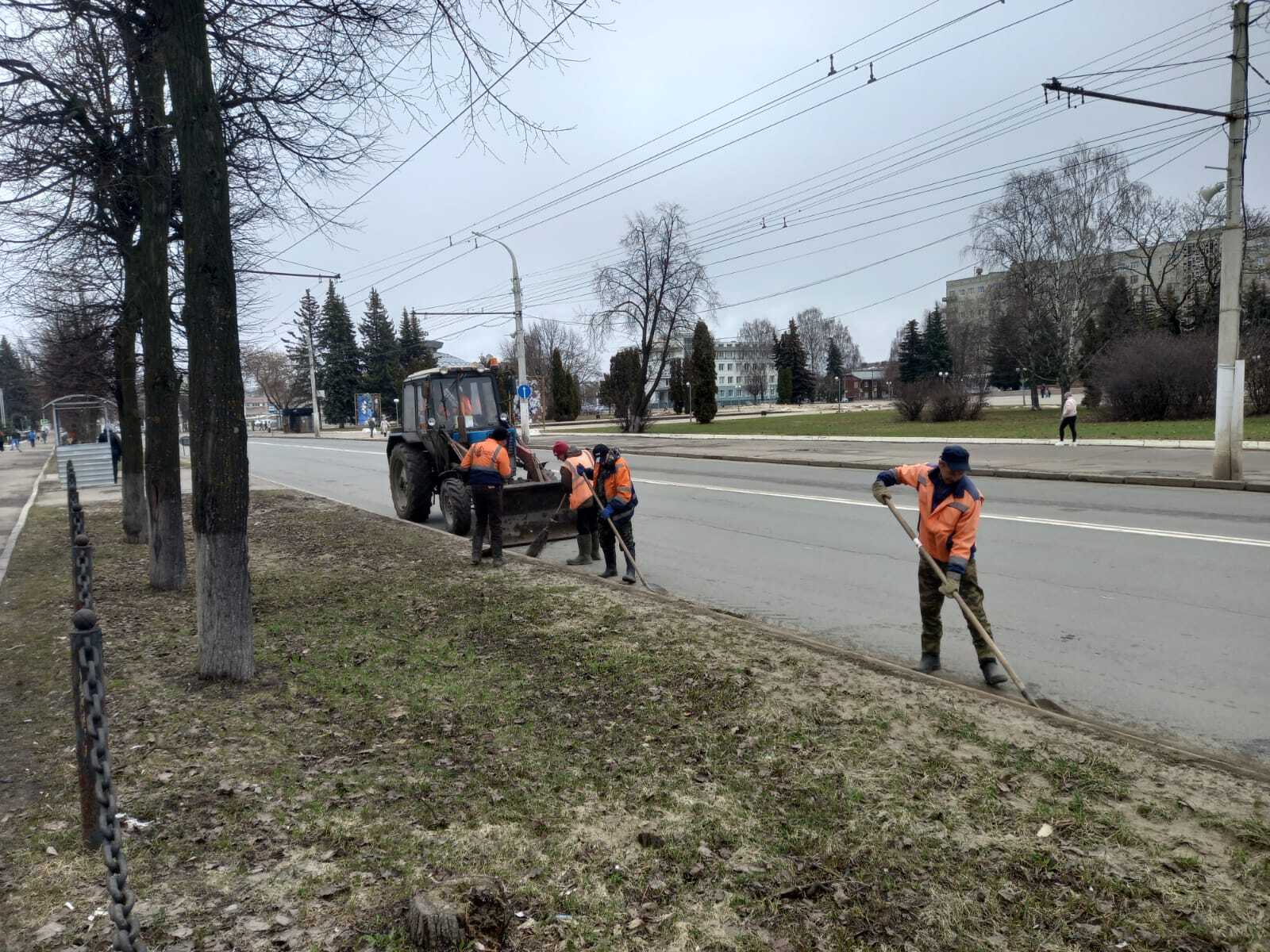 На уборке улично-дорожной сети Костромы задействовано более 60 единиц  техники и 140 рабочих - МойДом