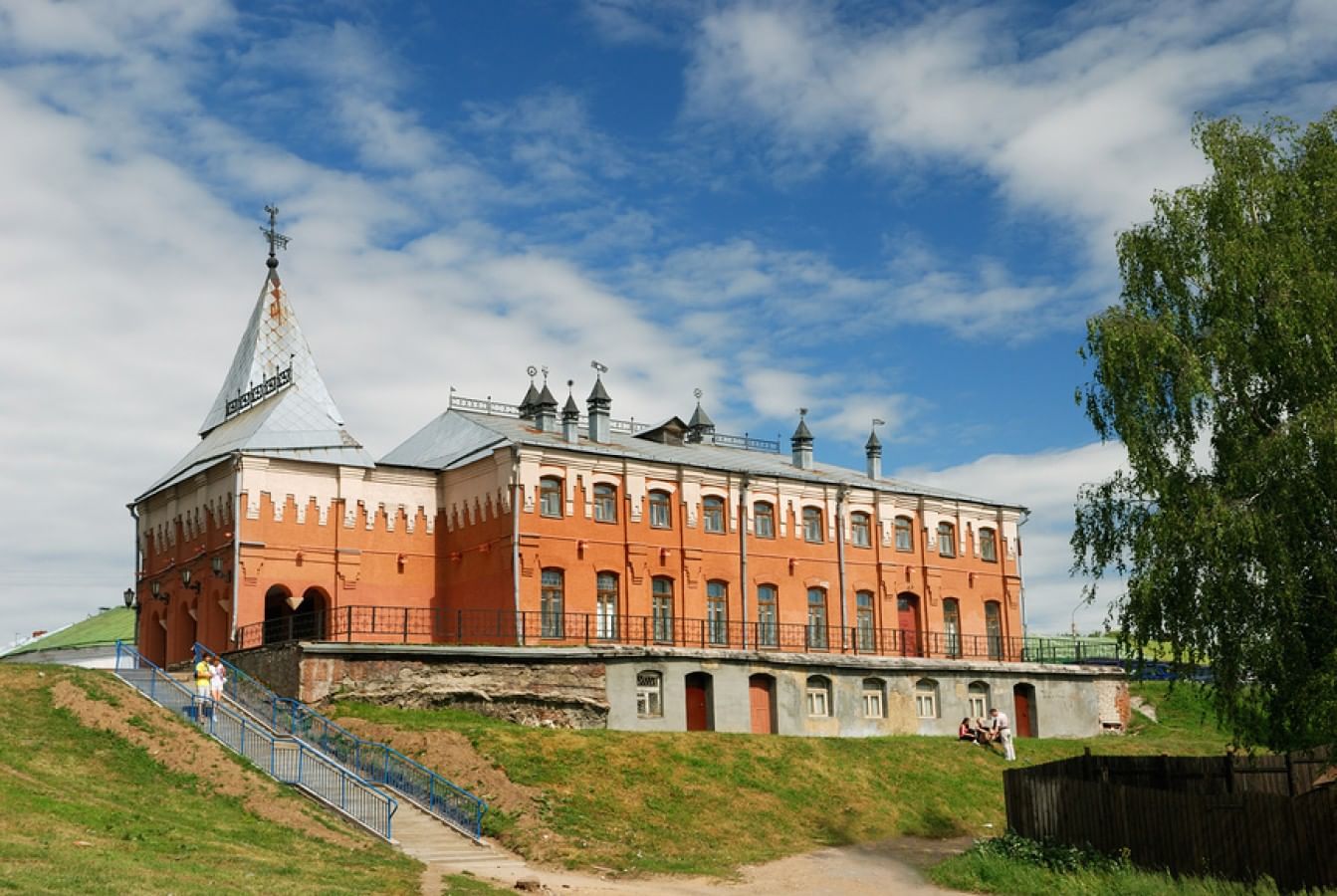 Сайт костромской областной. Театр кукол Кострома. Кукольный театр в Костроме в Костроме. Костромской кукольный театр. Кострома здание Костромской областной театр кукол.